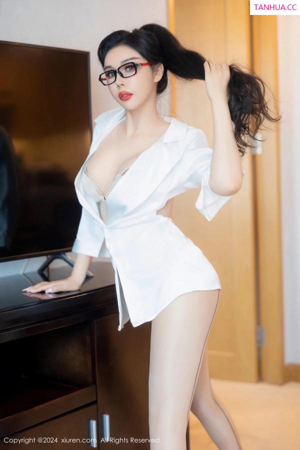 田冰冰  [XiuRen]高清写真图 2024.04.29 No.8469 田冰冰 丝袜美腿第3张图片